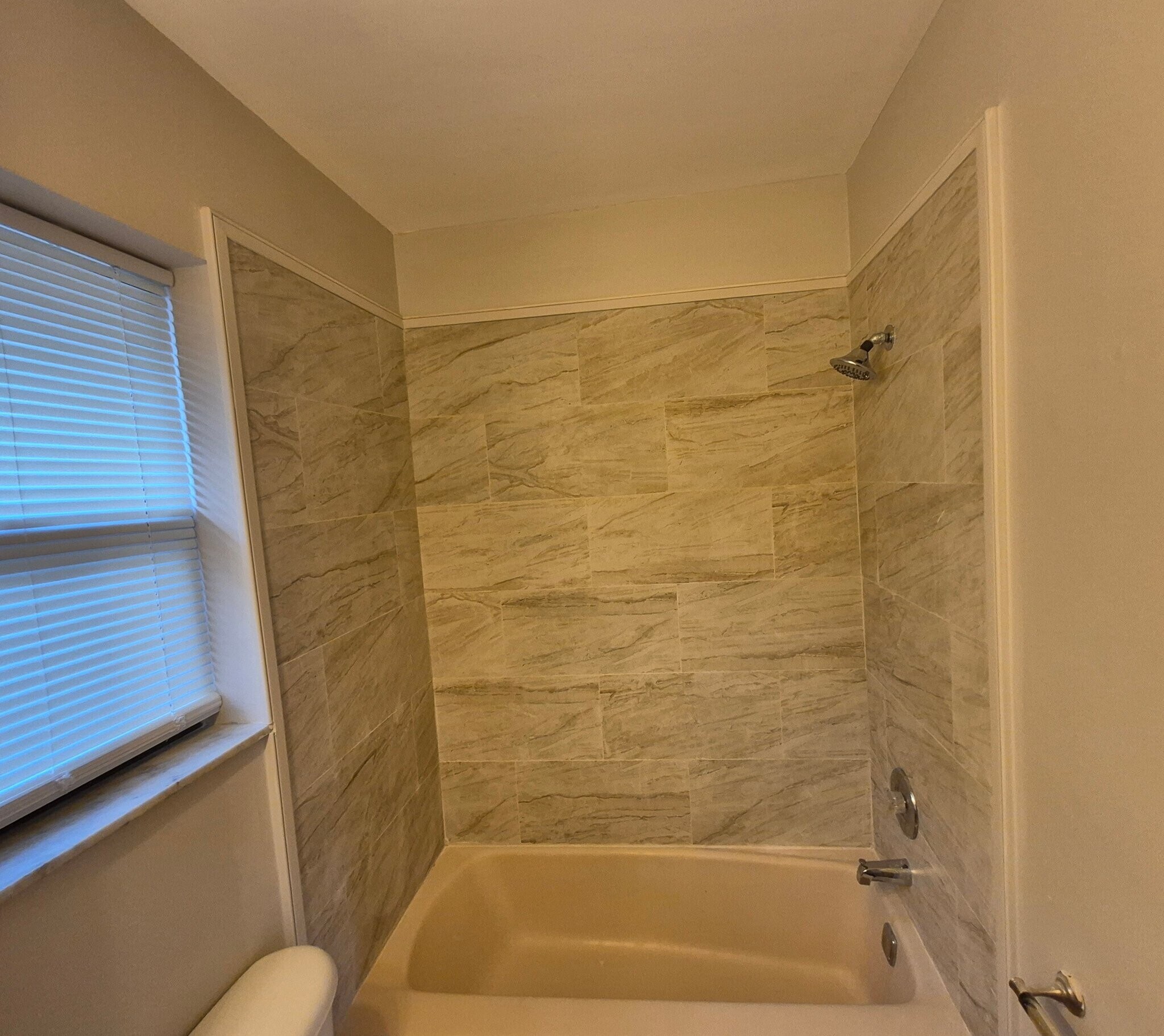 Building Photo - 7071 Holiday Dr
