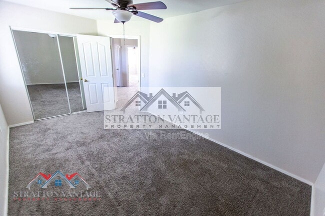 Building Photo - 2185 N Mosley Dr