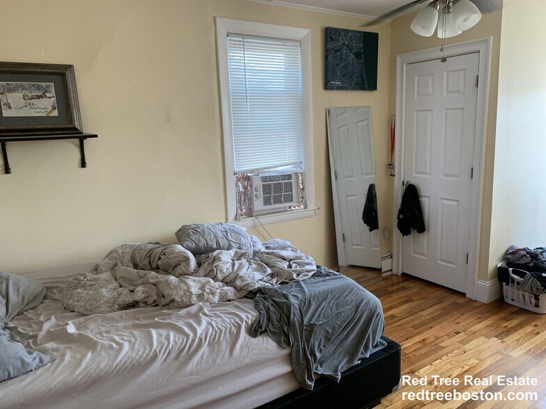 Building Photo - 41 Cross St