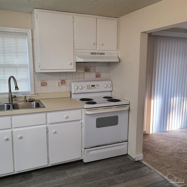 Building Photo - 125 Rue Max St