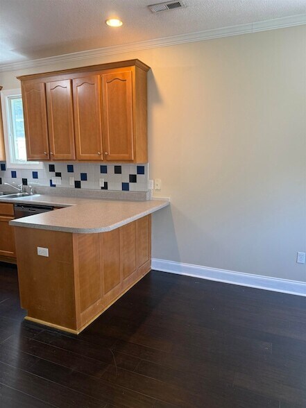 Building Photo - 2536 Blossom Trail W