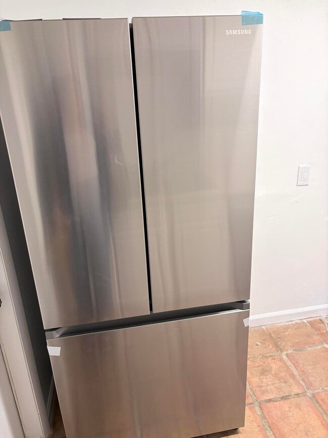 Building Photo - 213 SE 9th St