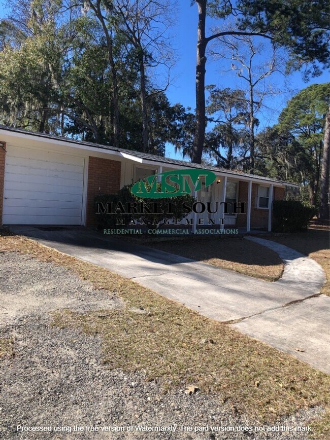 Building Photo - NEWLY RENOVATED SPACIOUS HOME