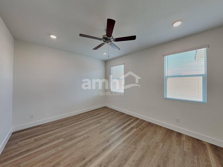 Building Photo - 677 Crimson Flare Ct