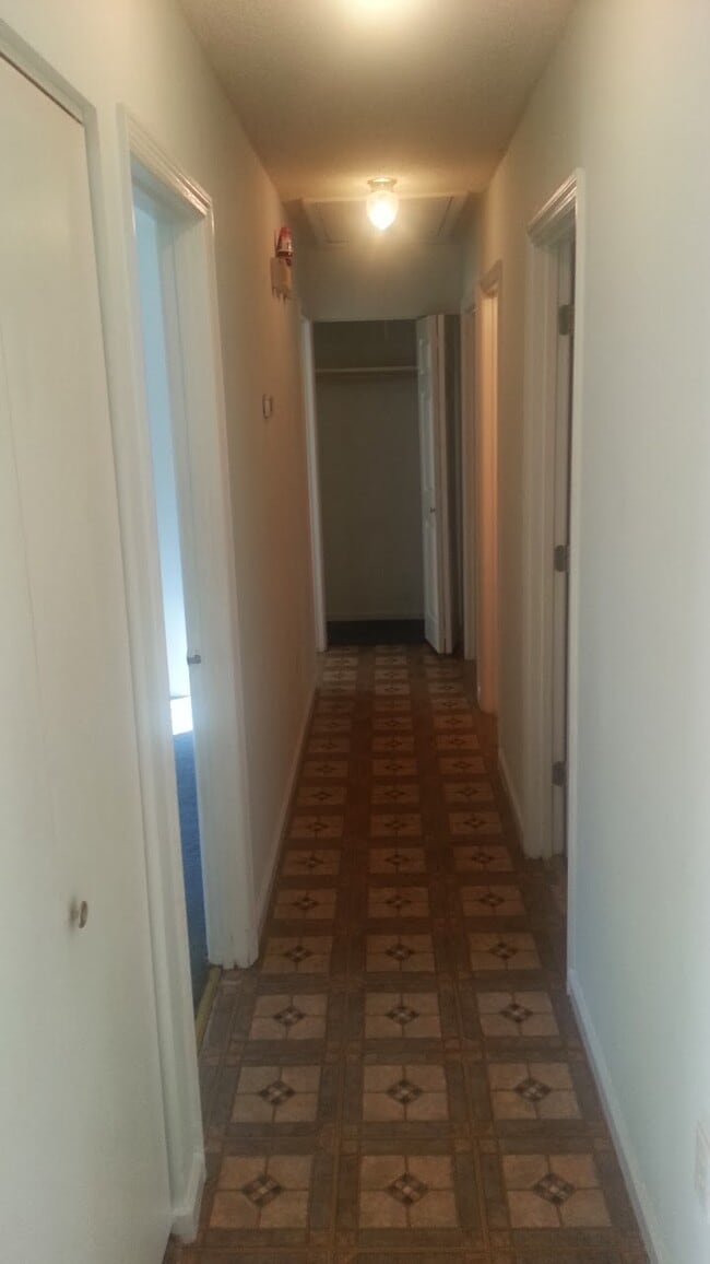 Building Photo - 8 Silver Spur Ct