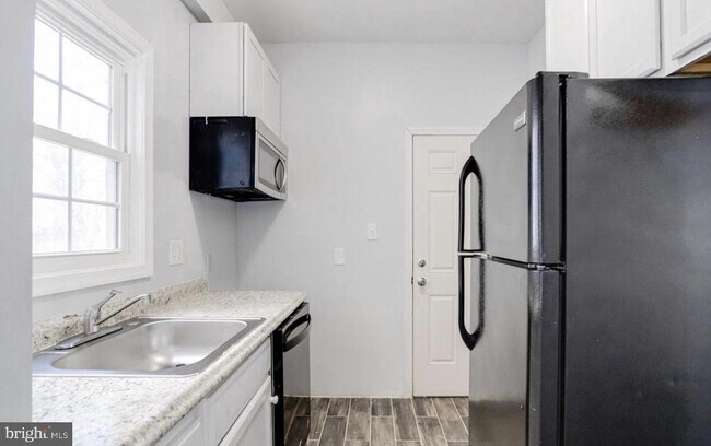 Building Photo - 3007 Oakley Ave