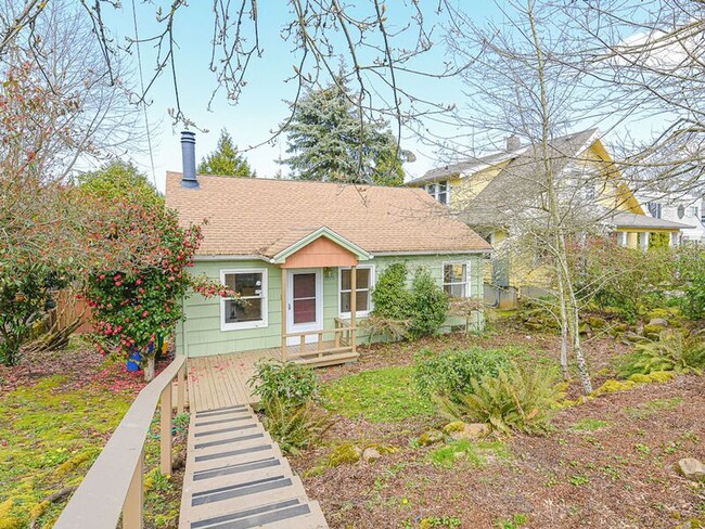 Primary Photo - 2225 SW Idaho St