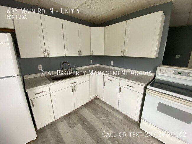 Building Photo - Newly Refurbished Two Bedroom Apartment in...