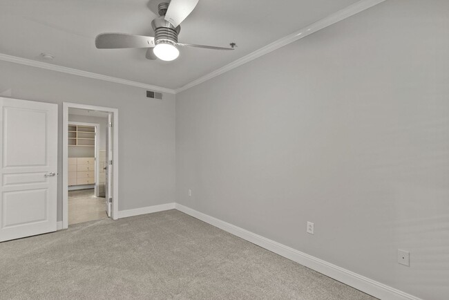 Building Photo - Spacious Music Row Condo (SPECIAL: 1/2 off...