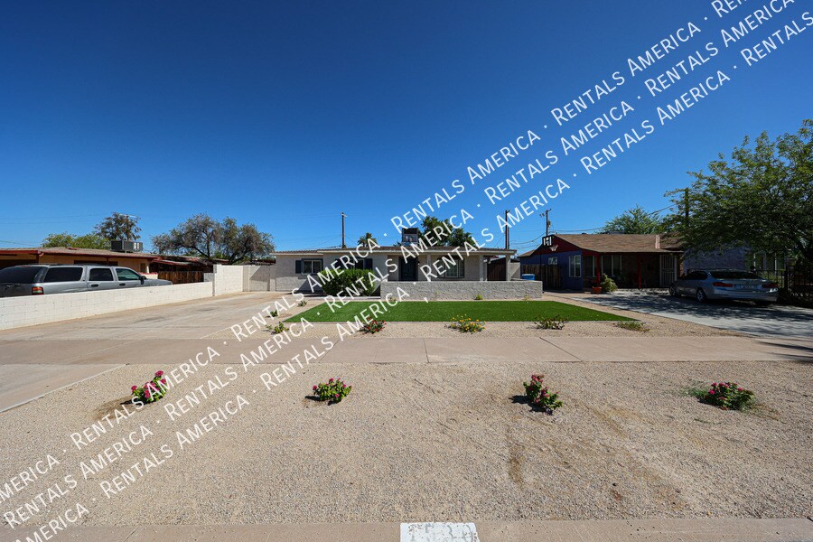 Building Photo - 1530 E Windsor Ave