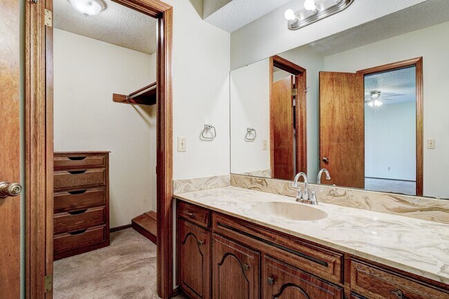 Building Photo - 3 Bed 2 Bath in Midwest City!