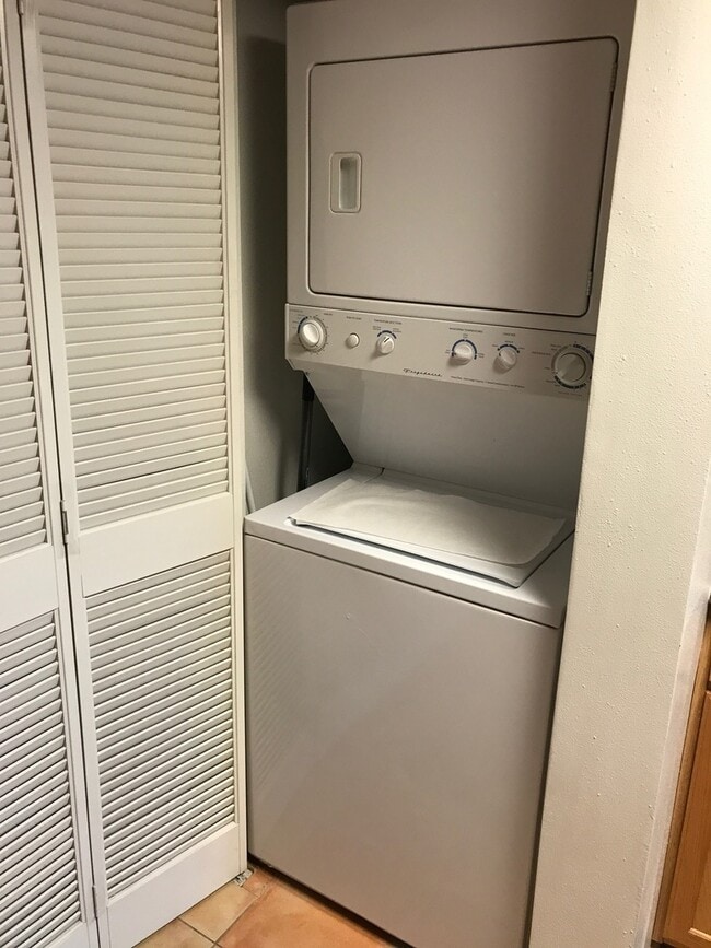 Building Photo - RENT SPECIAL - CONDO in Prime NOHO Art Dis...