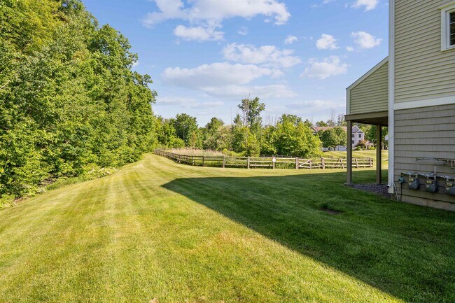 Building Photo - 41 Village Dr