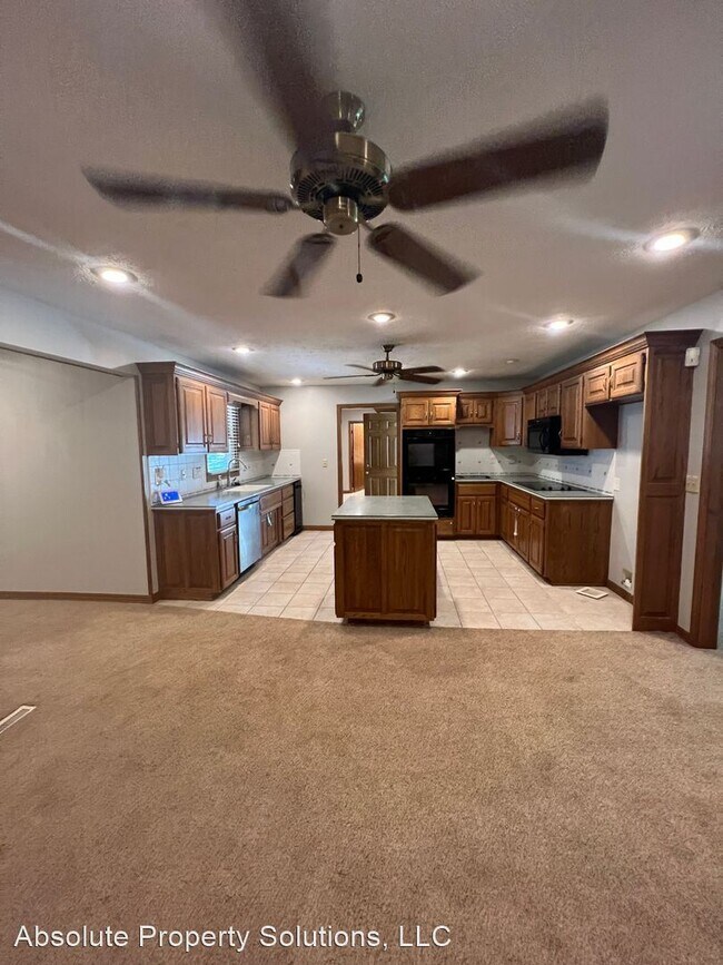 Building Photo - 4 br, 3 bath House - 207 S York Ave