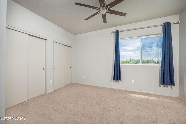 Building Photo - 848 E Park Modern Dr