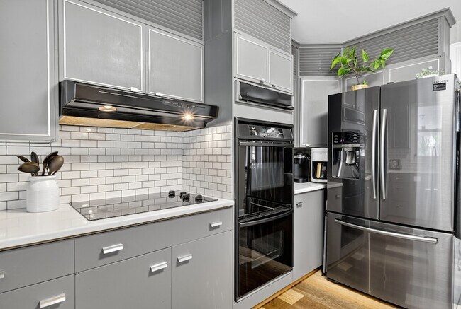 Building Photo - 147 Sunset Dr