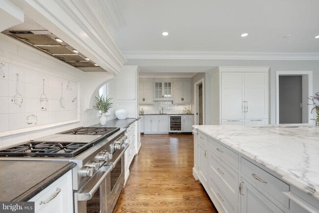 Building Photo - 9884 River Chase Way