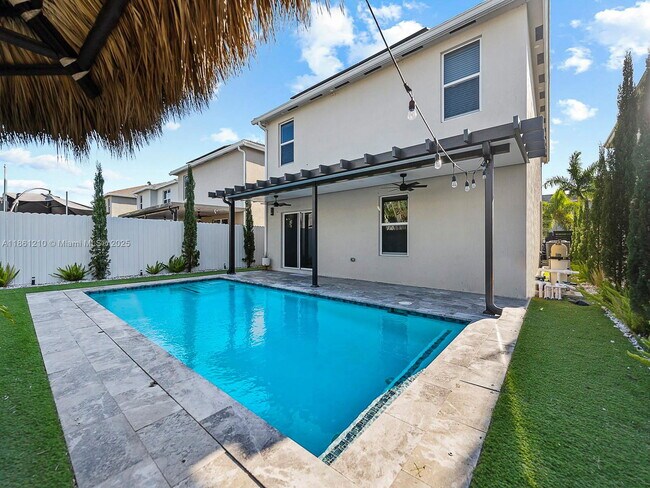 Building Photo - 501 NE 6th Ct