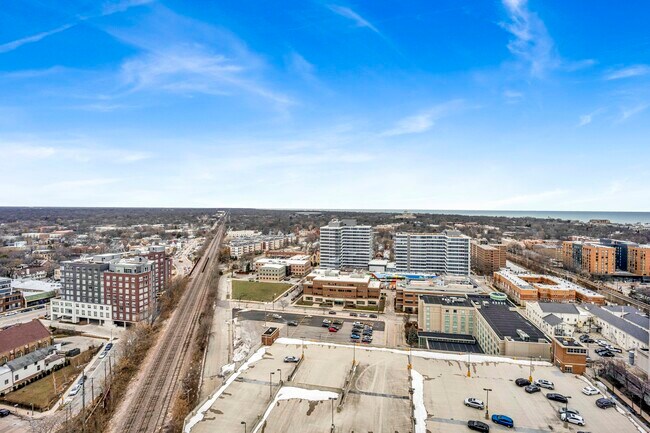 Building Photo - 1720 Maple Ave