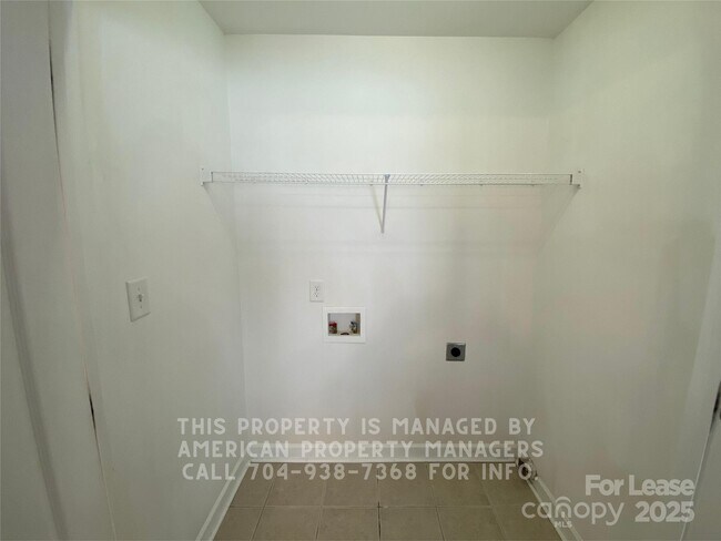 Building Photo - 1040 Rembrandt Dr SW