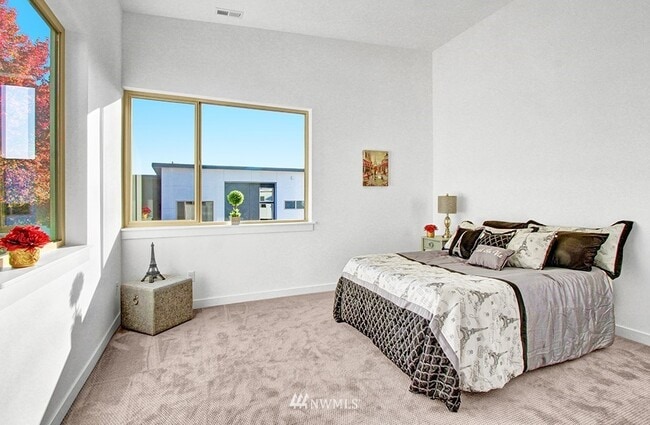 Building Photo - 2105 S Orcas St