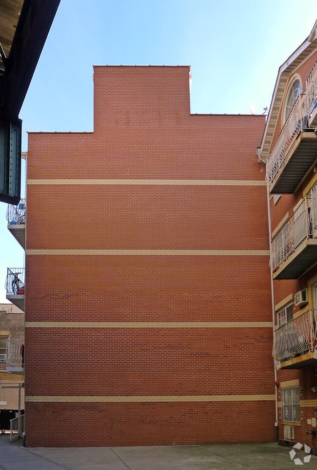 Building Photo - 52-12 Roosevelt Ave