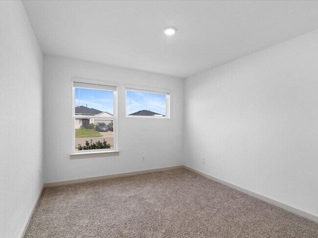 Building Photo - 1702 Maclane Ct