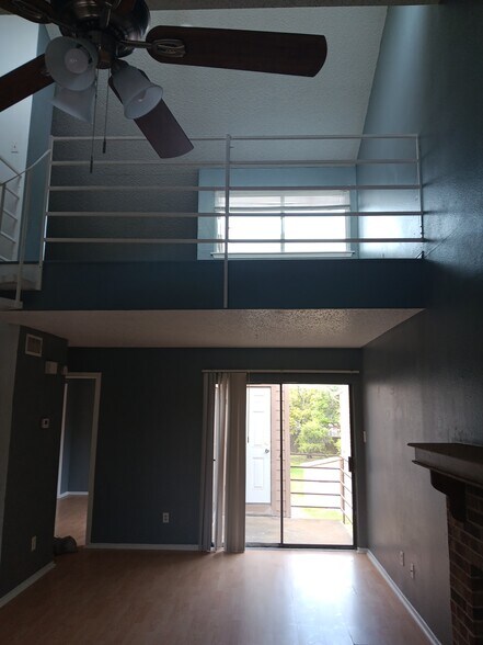 Plenty of space - 7122 Premont Dr