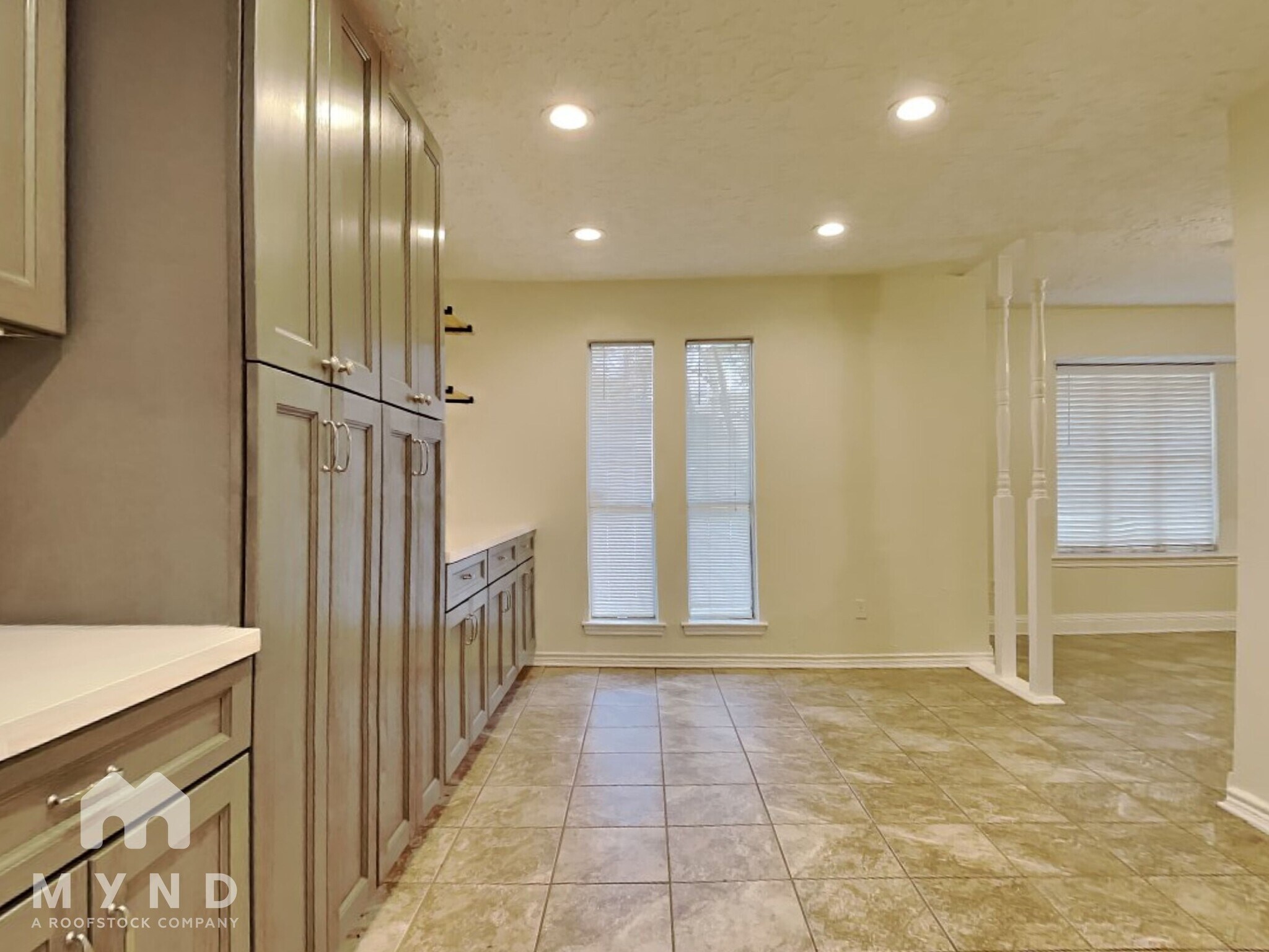 Building Photo - 4635 Deer Point Dr