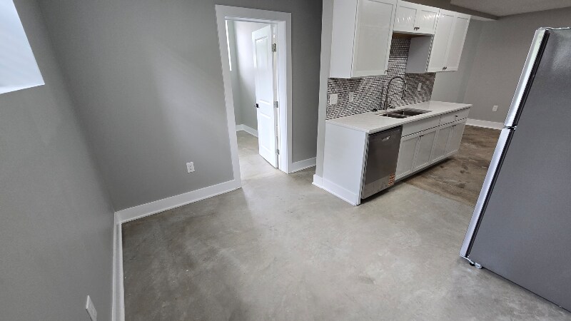 Building Photo - 1600 W 37th St