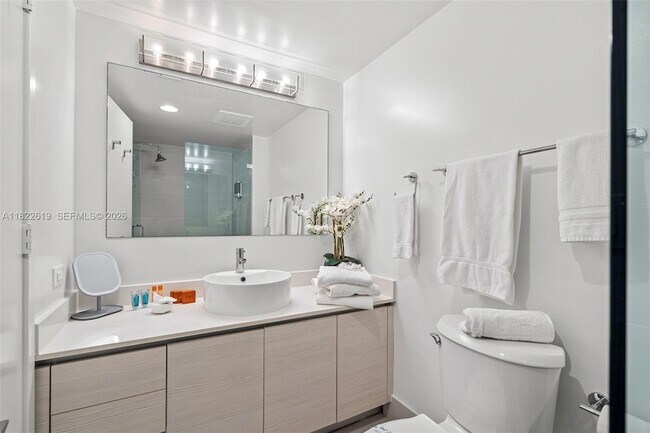 Building Photo - 2600 E Hallandale Beach Blvd