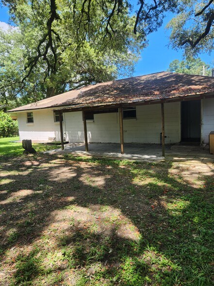Building Photo - 6945 Woodley Dr