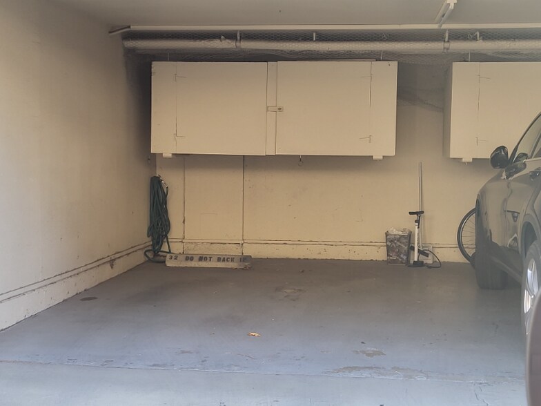 Building Photo - 4213 Admiralty Ln