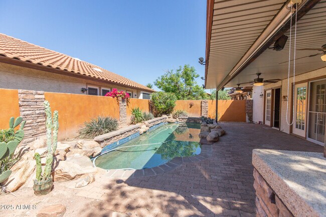 Building Photo - 2034 S Paseo Loma