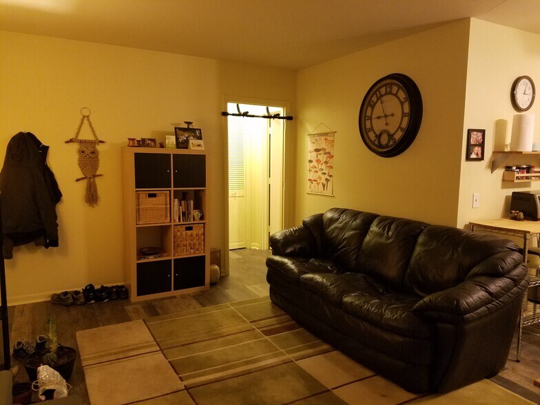Living Room - 122 31st Ave N