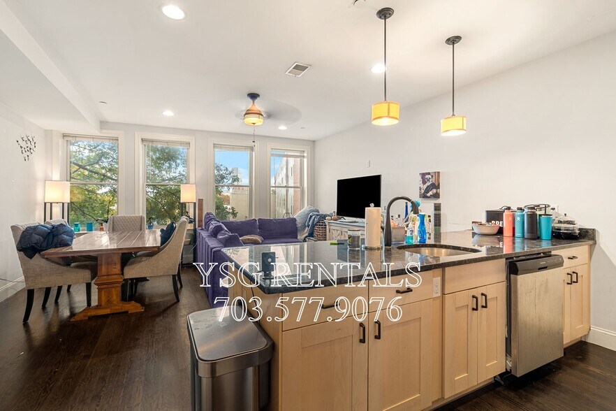 Primary Photo - 1435 Tremont St
