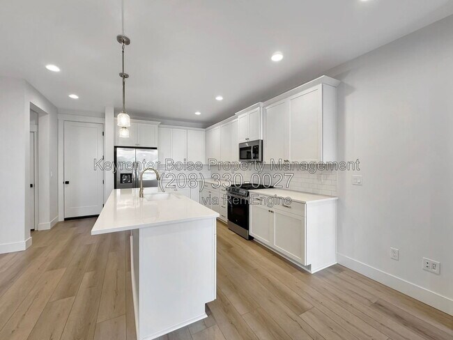 Building Photo - 281 S City Lgts Ln