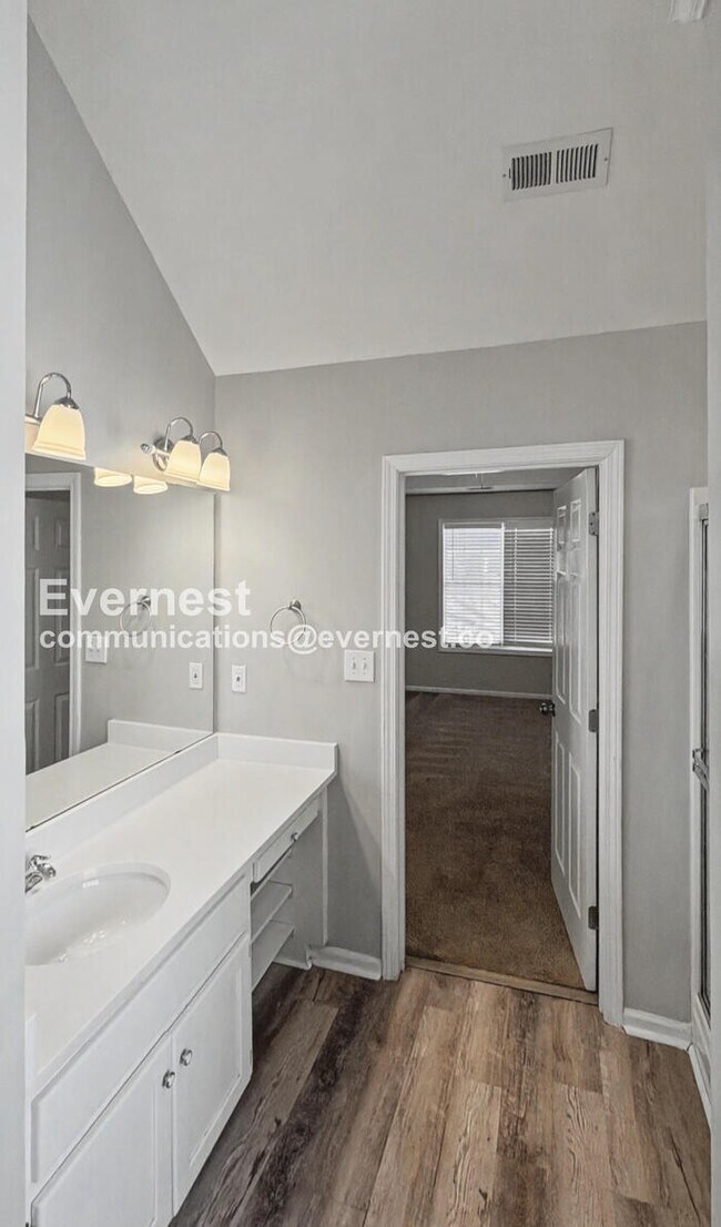 Building Photo - 2901 Old Well Ln