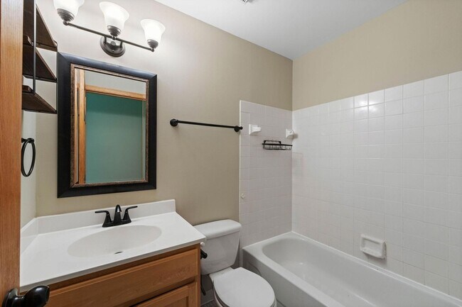 Building Photo - 304 Pondridge Cir