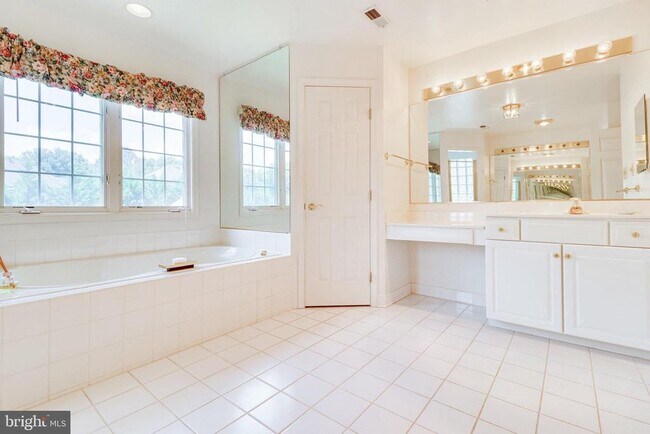 Building Photo - 1719 Strine Dr