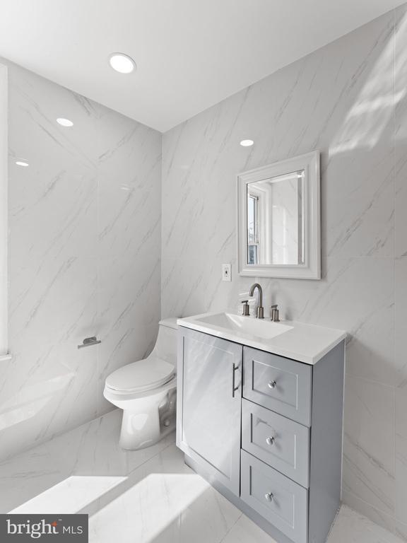 Building Photo - 9 N Front St