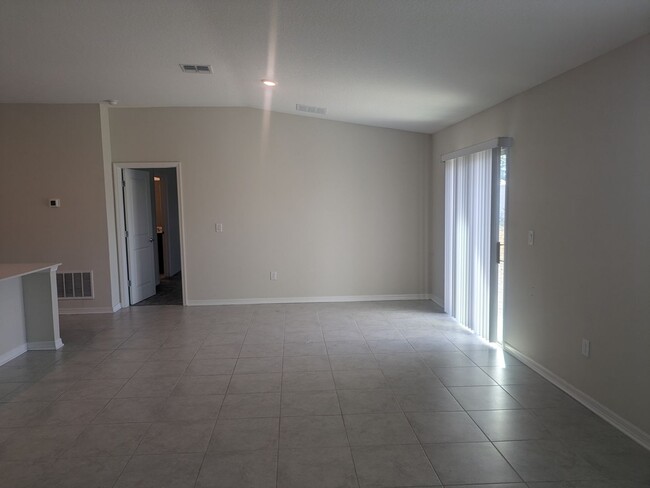 Building Photo - Spacious 3-Bedroom, 2-Bath Home for Rent i...