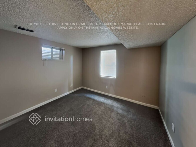 Building Photo - 9954 Columbine St