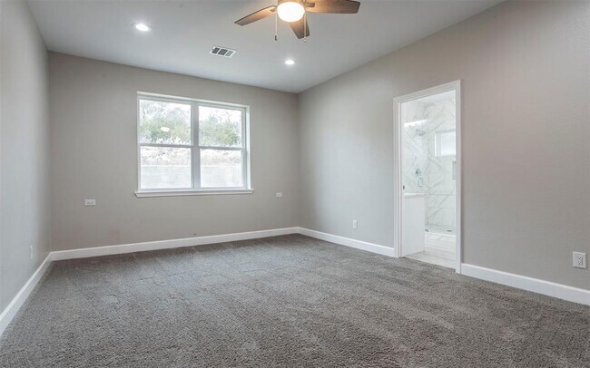 Building Photo - 2718 Leslie Ln
