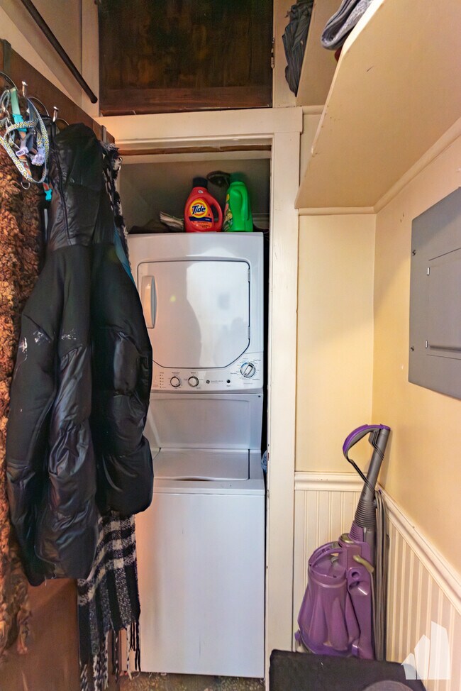 Building Photo - 649 W Wrightwood Ave