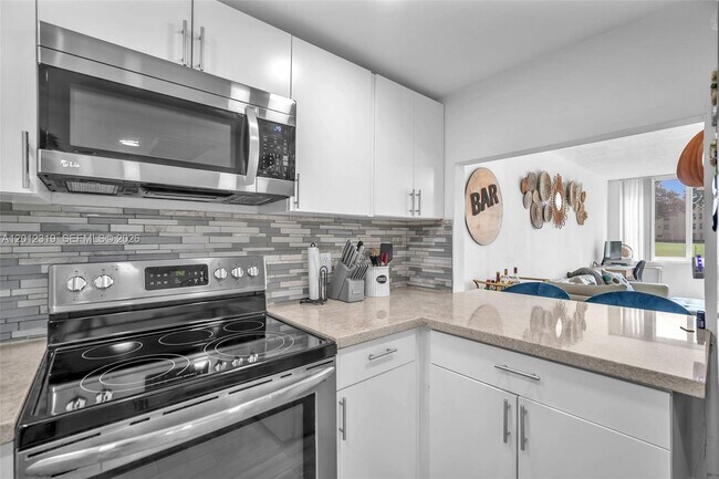 Building Photo - 9431 Live Oak Pl