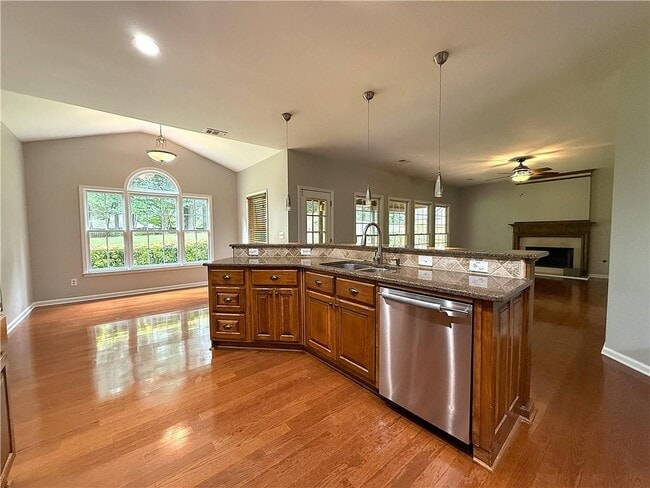 Building Photo - 1310 Rosewood Dr