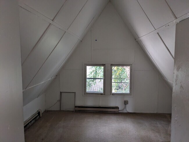 Building Photo - 2317 Harriet Avenue