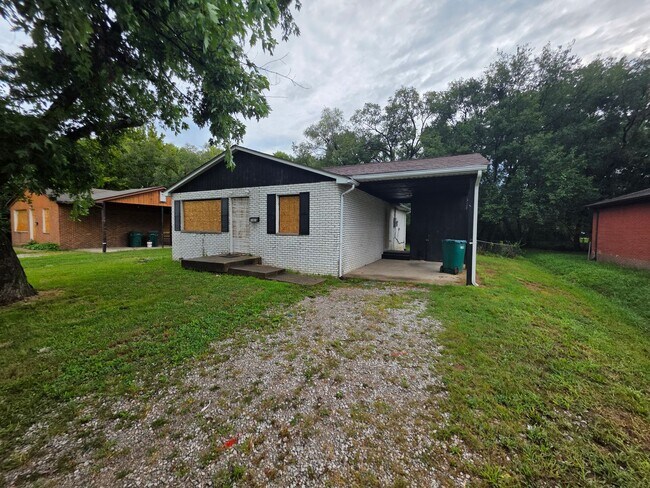 Building Photo - 1305 Richard Dr