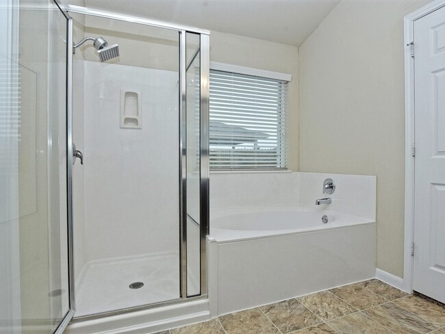 Building Photo - BEAUTIFUL 4 BEDROOMS / 2 BATH HOME IN HUNTER'S CROSSING